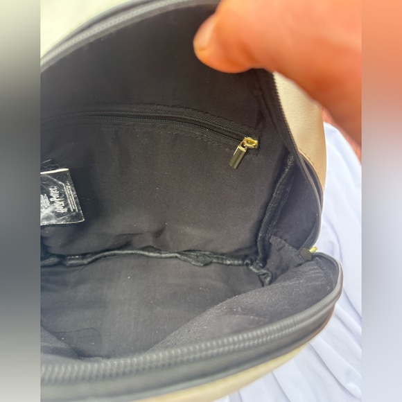 Harry Potter Hedwig cream/ivory colored small backpack, white owl design - Picture 5 of 7